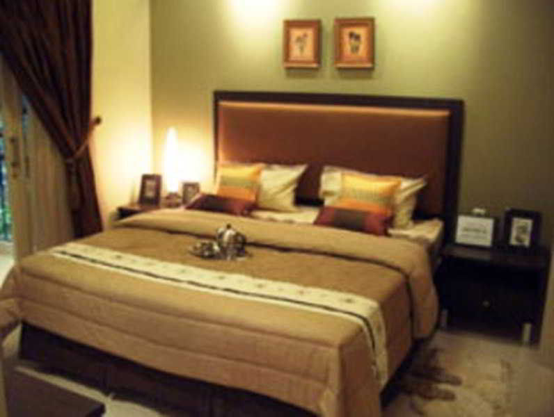 Trio Bandung Hotel Exterior foto
